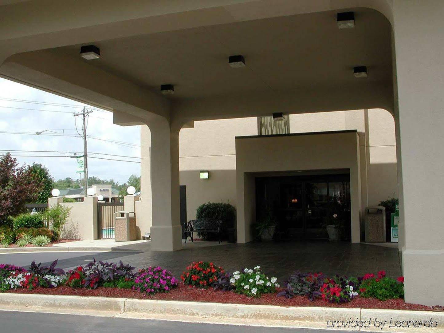 Hampton Inn Greenwood Exterior photo