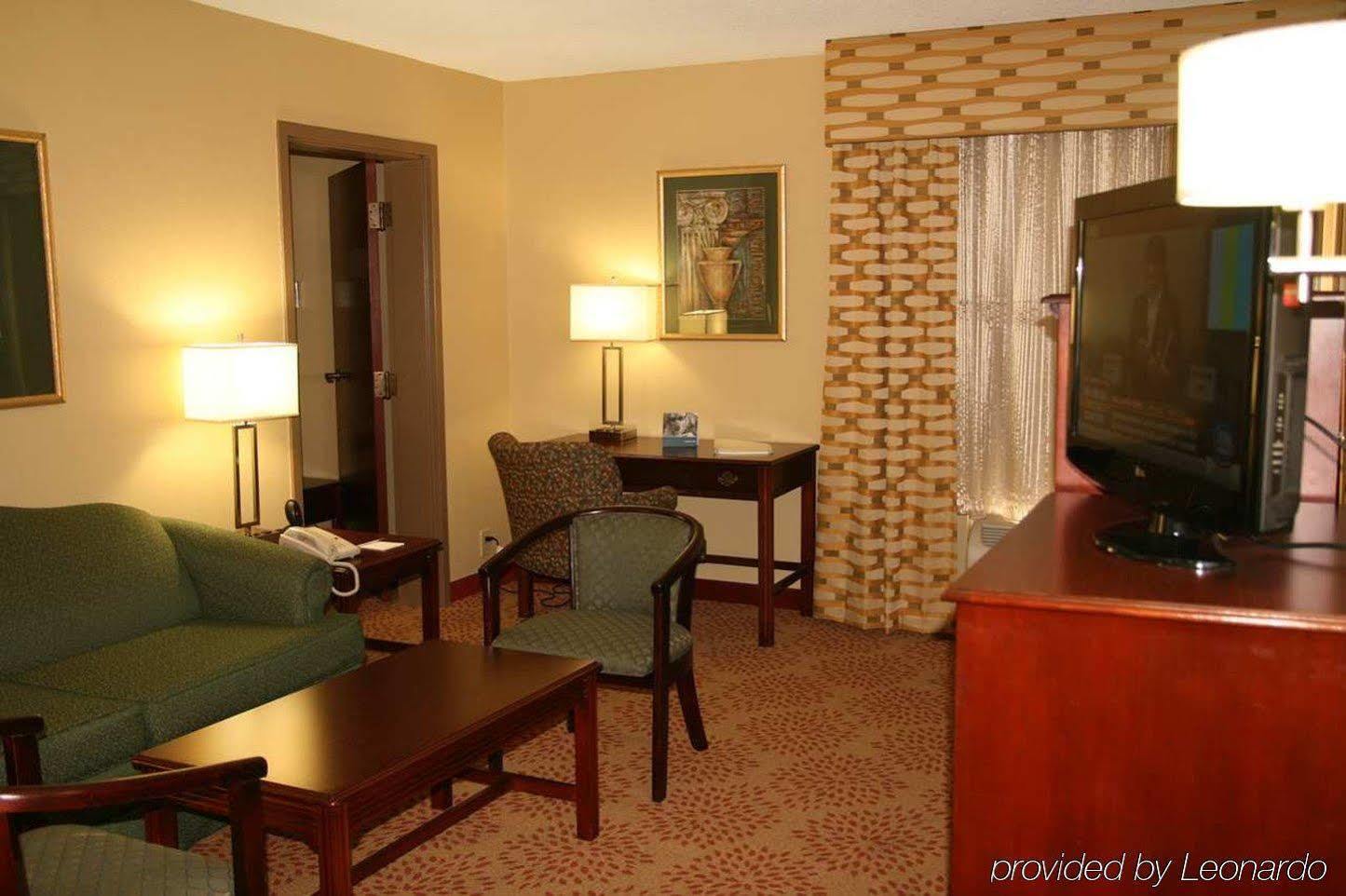 Hampton Inn Greenwood Room photo